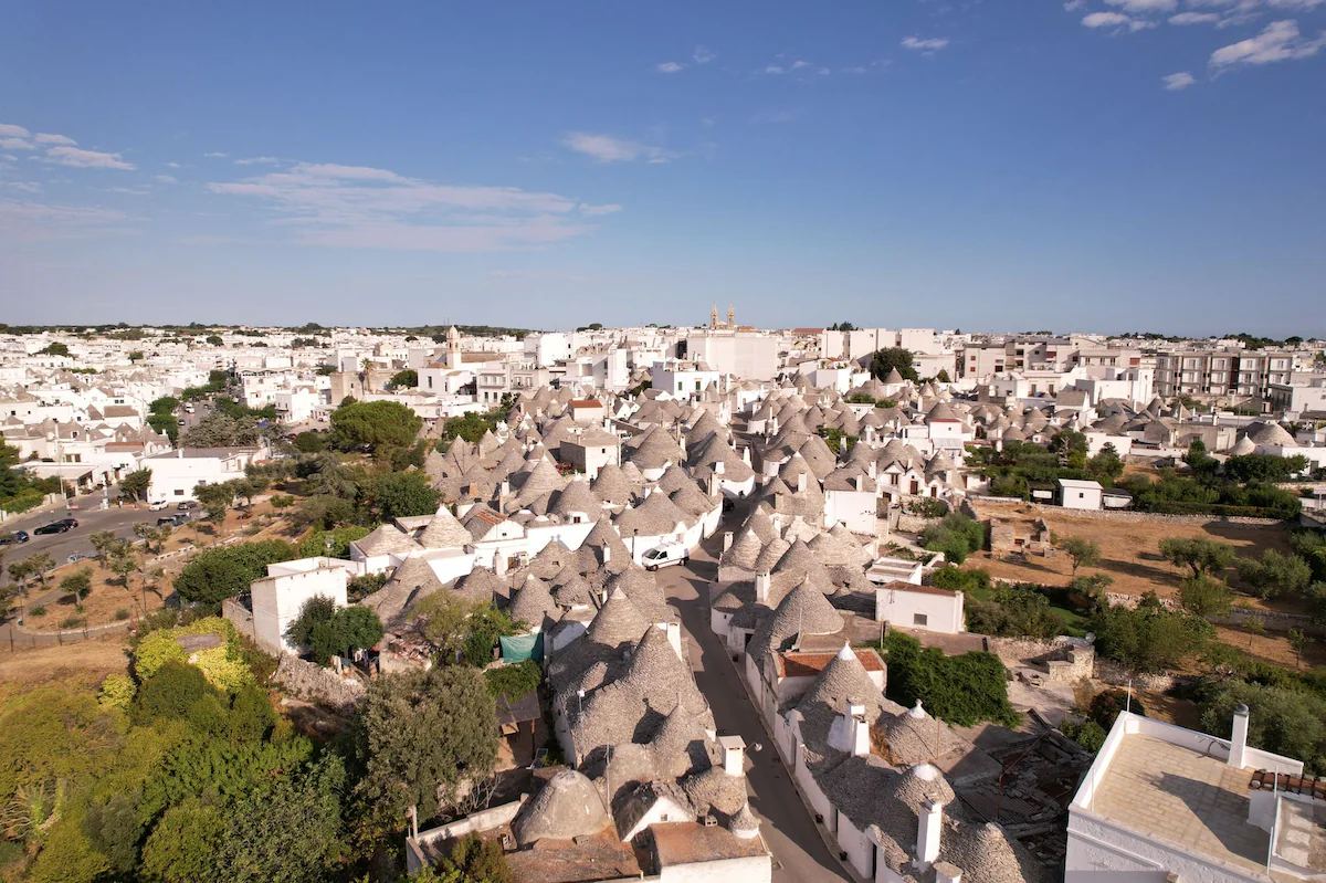 Vicolo tra i trulli